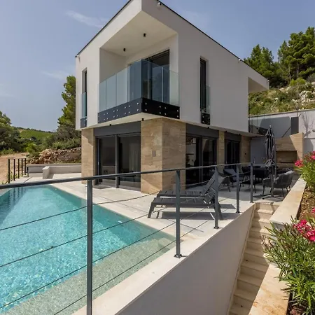 Luxury Luce Seaside Heated Pool Sauna *