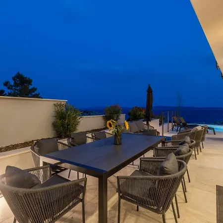 Luxury Luce Seaside Heated Pool Sauna