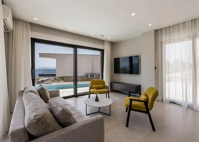 Luxury Luce Seaside Heated Pool Sauna Villa