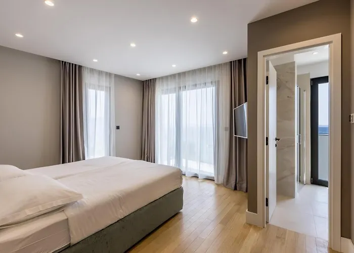 Luxury Luce Seaside Heated Pool Sauna Villa *