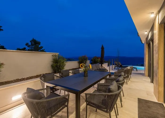 Luxury Luce Seaside Heated Pool Sauna