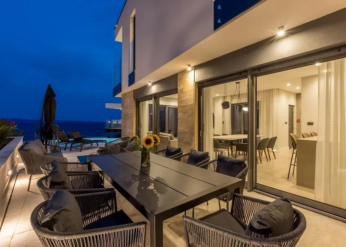 Luxury Luce Seaside Heated Pool Sauna