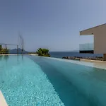Luxury Luce Seaside Heated Pool Sauna