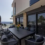 Luxury Luce Seaside Heated Pool Sauna