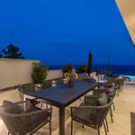 Luxury Luce Seaside Heated Pool Sauna