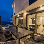 Luxury Luce Seaside Heated Pool Sauna