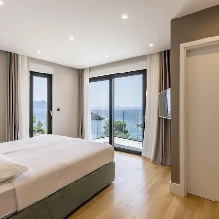 Вилла Luxury Luce Seaside Heated Pool Sauna *