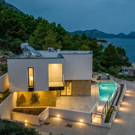 Luxury Luce Seaside Heated Pool Sauna *