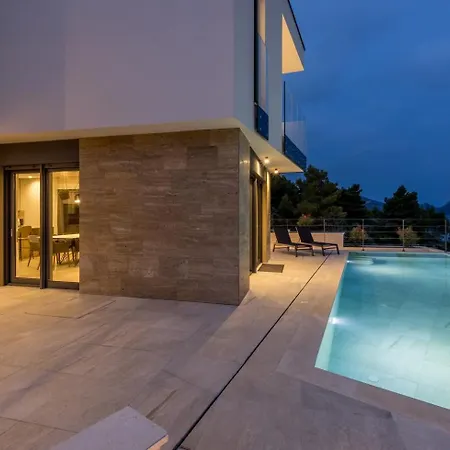 Luxury Luce Seaside Heated Pool Sauna