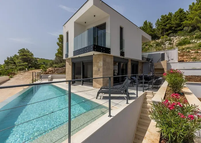 Luxury Luce Seaside Heated Pool Sauna *