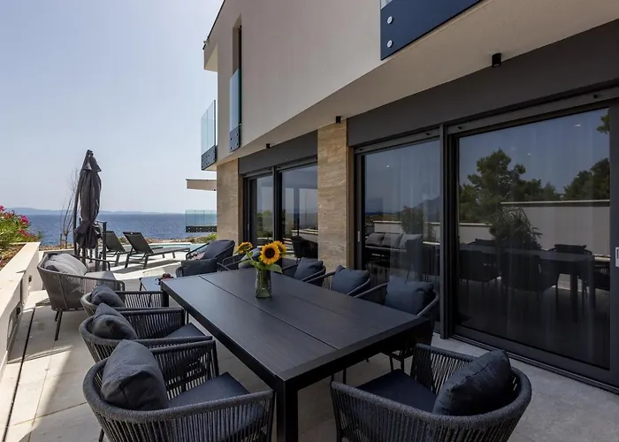 Luxury Luce Seaside Heated Pool Sauna