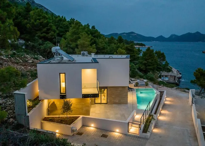 Luxury Luce Seaside Heated Pool Sauna *