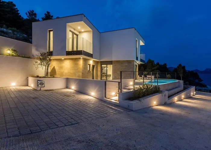 Luxury Luce Seaside Heated Pool Sauna Villa